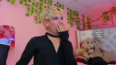 valentinee_xo online show from July 1, 2026, 11:45 am