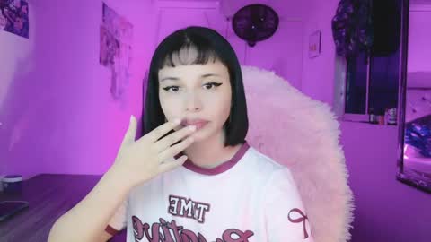 Danielle  Please help me to reach 300 thumbs up online show from February 2, 2026, 7:29 am