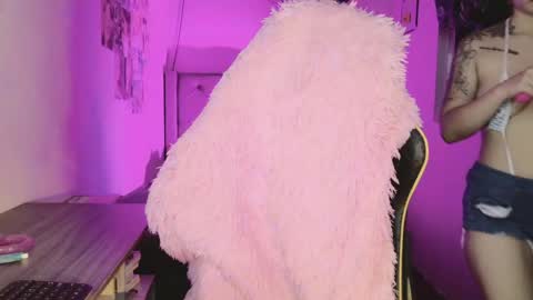 Danielle  Please help me to reach 300 thumbs up online show from February 5, 2026, 6:29 am