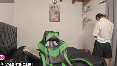 valentino online show from October 2, 2025, 11:34 pm