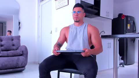 Snapshot of valentino_dossantos chatting on December 10, 2024, 7:43 pm    online show from December 10, 2024, 7:43 pm