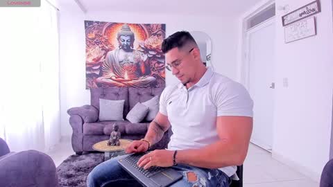 Snapshot of valentino_dossantos chatting on December 23, 2024, 2:50 pm    online show from December 23, 2024, 2:50 pm