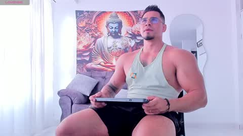 Snapshot of valentino_dossantos chatting on January 8, 2025, 9:44 pm    online show from January 8, 2025, 9:44 pm