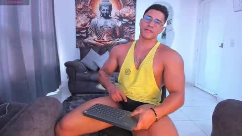 Snapshot of valentino_dossantos chatting on February 14, 2025, 9:43 pm    online show from February 14, 2025, 9:43 pm