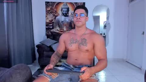 Snapshot of valentino_dossantos chatting on February 25, 2025, 12:03 pm    online show from February 25, 2025, 12:03 pm