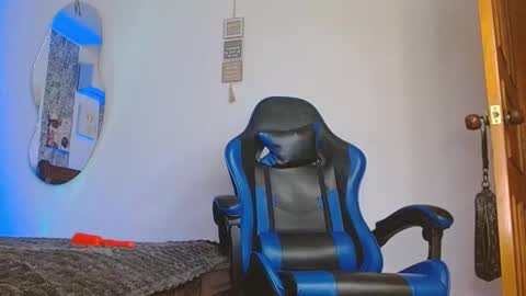 Mistery Guy online show from November 17, 2025, 2:17 am