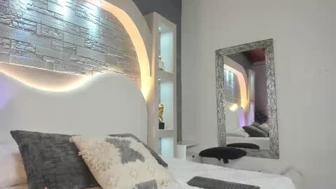 valentino_moretti online show from January 8, 2026, 1:13 pm