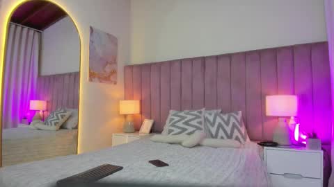 valentino_moretti online show from March 18, 2026, 11:57 am