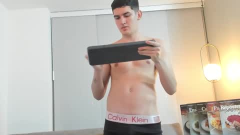 ValentinoCerati online show from December 11, 2024, 3:13 am