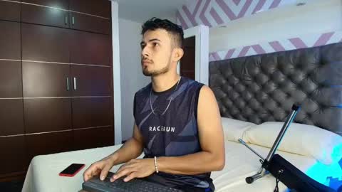 Snapshot of valentinos_ chatting on March 18, 2026, 9:07 pm Valentinos online show from March 18, 2026, 9:07 pm