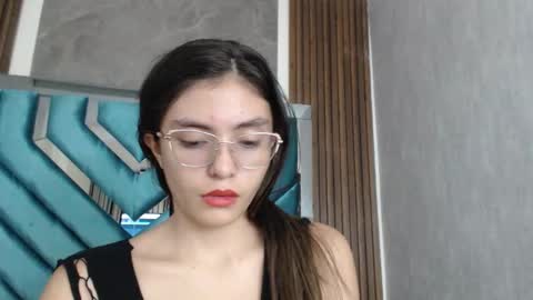 valer_ylargo online show from September 9, 2025, 11:43 am