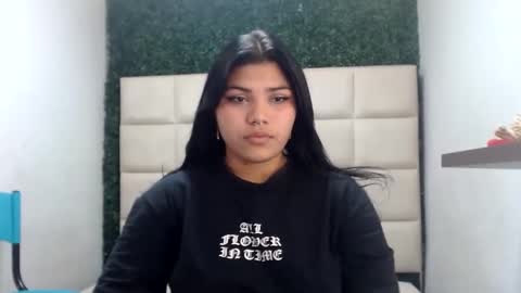 valeri_harpers4 online show from February 16, 2025, 10:10 pm