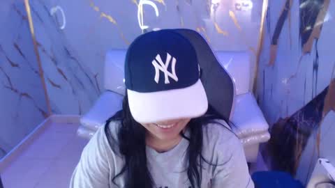 valeri_harpers4 online show from September 24, 2025, 3:04 pm