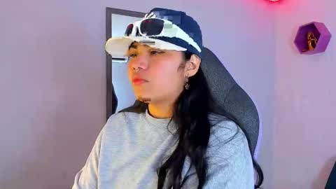 valeri_harpers4 online show from October 4, 2025, 2:20 am