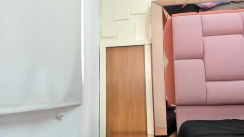 valeria__henao1 online show from October 9, 2025, 7:12 pm