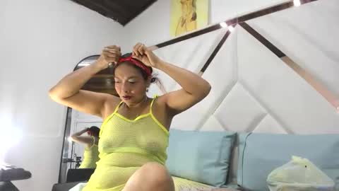 valeria_gil_ online show from May 5, 2026, 3:14 am