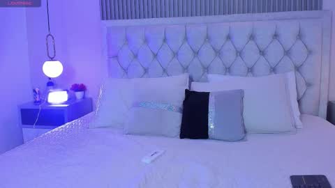 valeriacute_18 online show from March 23, 2026, 7:51 pm