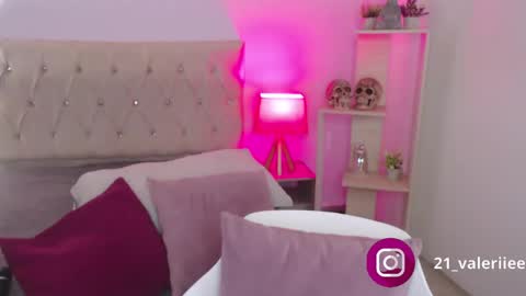 Snapshot of valerie_21 chatting on February 6, 2025, 9:22 am Valeriee online show from February 6, 2025, 9:22 am