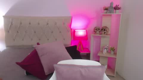 Snapshot of valerie_21 chatting on February 28, 2025, 9:04 am Valeriee online show from February 28, 2025, 9:04 am