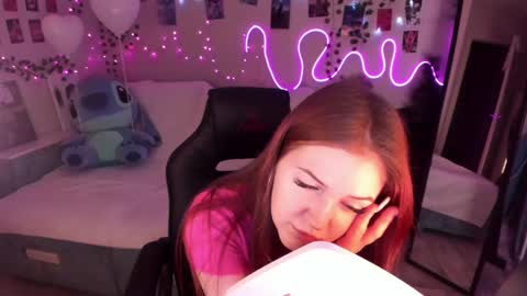 Snapshot of valerie_cutee chatting on February 25, 2025, 4:00 pm Lera online show from February 25, 2025, 4:00 pm