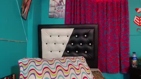 Snapshot of valerie_mase chatting on September 25, 2025, 6:33 pm vale online show from September 25, 2025, 6:33 pm