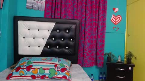 Snapshot of valerie_mase chatting on October 20, 2025, 6:41 pm vale online show from October 20, 2025, 6:41 pm