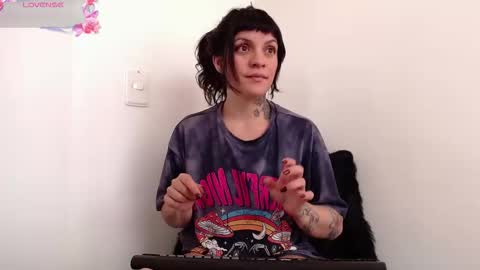 valeriees_ online show from February 3, 2026, 3:39 pm