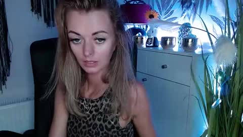 Valerie  online show from December 3, 2024, 1:32 pm