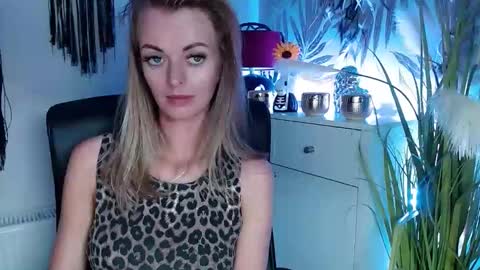 Valerie  online show from December 3, 2024, 4:39 pm