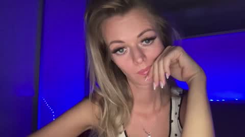 Valerie  online show from March 3, 2025, 9:15 pm