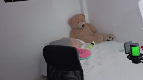 valerihouse_ online show from June 18, 2026, 12:55 am