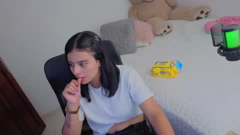 Snapshot of valerihouse_ chatting on June 20, 2026, 2:03 am valerihouse_ online show from June 20, 2026, 2:03 am