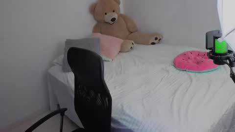 Snapshot of valerihouse_ chatting on August 7, 2026, 2:35 am valerihouse_ online show from August 7, 2026, 2:35 am