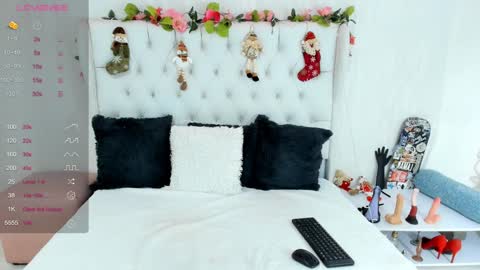 valeria111111 online show from December 10, 2024, 8:38 pm