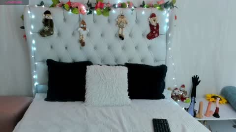 valeria111111 online show from December 28, 2024, 12:13 pm