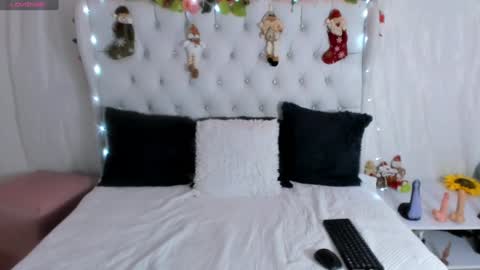 valeria111111 online show from December 30, 2024, 12:09 pm