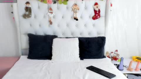 valeria111111 online show from December 31, 2024, 12:04 pm