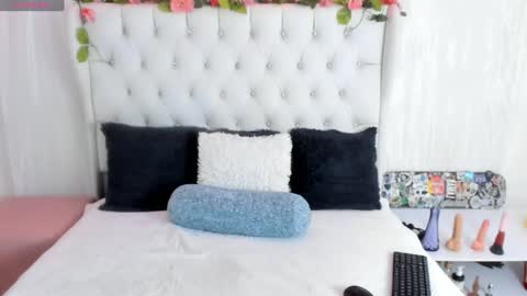 valeria111111 online show from January 6, 2025, 12:13 pm