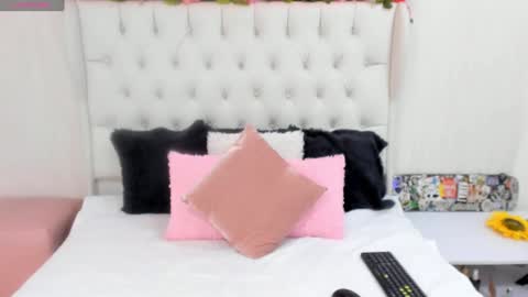 valeria111111 online show from January 18, 2025, 7:04 pm