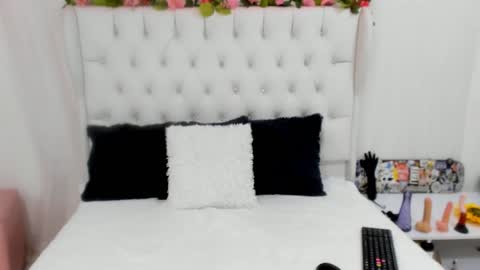 valeria111111 online show from January 25, 2025, 7:18 pm