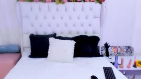 valeria111111 online show from January 31, 2025, 7:18 pm