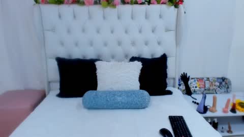 valeria111111 online show from February 1, 2025, 7:13 pm