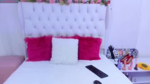 valeria111111 online show from February 4, 2025, 7:11 pm