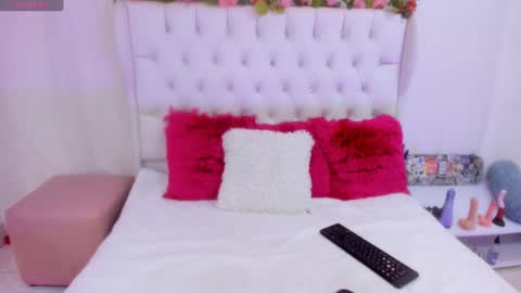 valeria111111 online show from February 7, 2025, 7:06 pm
