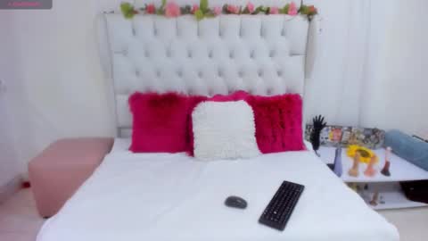 valeria111111 online show from February 12, 2025, 7:13 pm