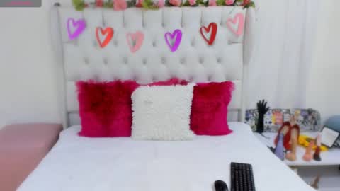 valeria111111 online show from February 17, 2025, 7:10 pm
