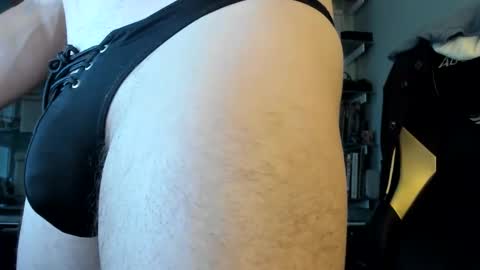 Snapshot of valeriusvitus99 chatting on January 6, 2026, 9:18 pm athletic ass muscles underwear smooth cock online show from January 6, 2026, 9:18 pm