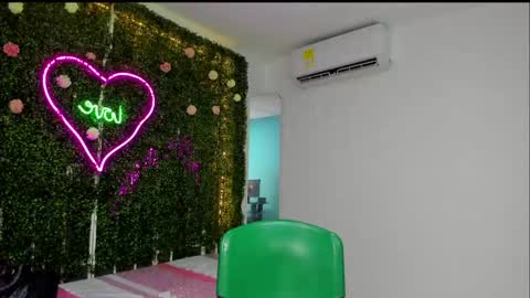 Snapshot of valery_021 chatting on January 15, 2025, 6:08 pm Valery online show from January 15, 2025, 6:08 pm