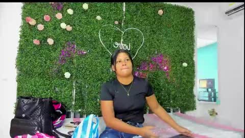 Snapshot of valery_021 chatting on February 1, 2025, 12:47 pm Valery online show from February 1, 2025, 12:47 pm