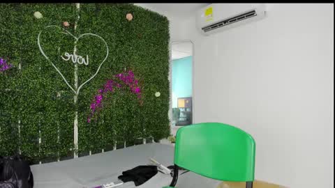 Snapshot of valery_021 chatting on February 12, 2025, 3:27 pm Valery online show from February 12, 2025, 3:27 pm